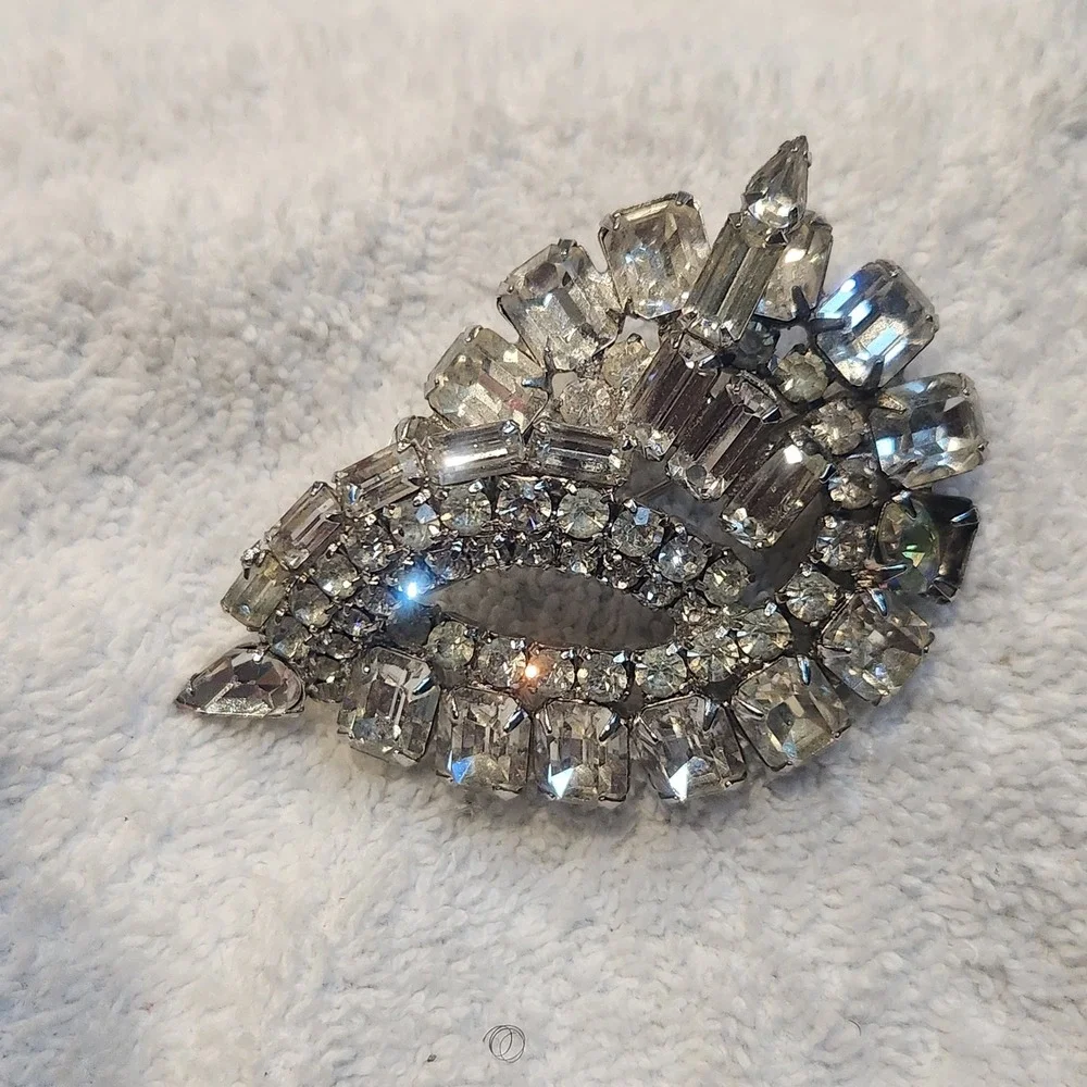 Silver Tone Clear Rhinestone Baguette Teardrop Brooch Pin Aurora Borealis vtg‎